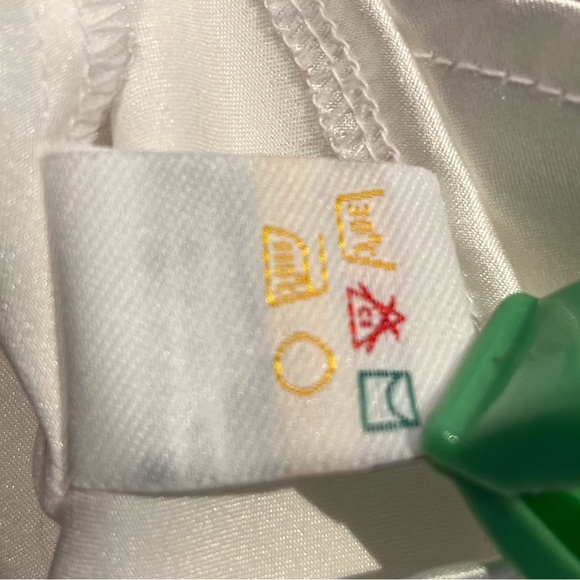 White Satin sleeveless top, size M. - Picture 6 of 6